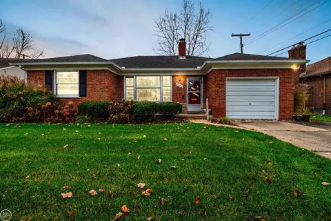 19640 E Kings, Grosse Pointe Woods, MI 48236 photo 2