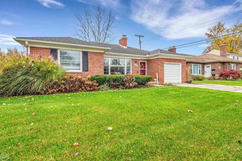 19640 E Kings, Grosse Pointe Woods, MI 48236 photo 23