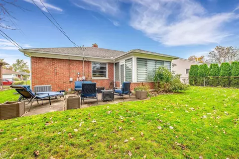 19640 E Kings, Grosse Pointe Woods, MI 48236 photo 26