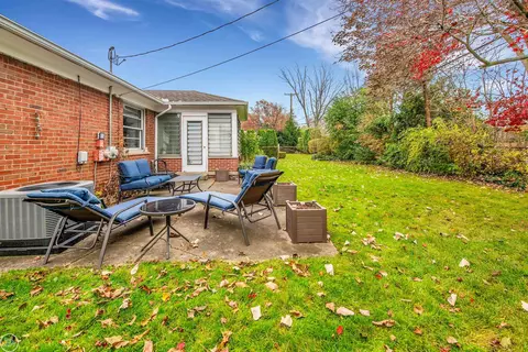 19640 E Kings, Grosse Pointe Woods, MI 48236 photo 25