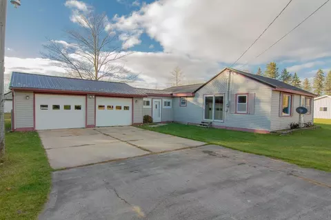 6465 N Geneva, Coleman, MI 48618