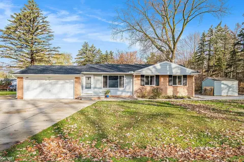 2387 Rollins, Grand Blanc, MI 48439