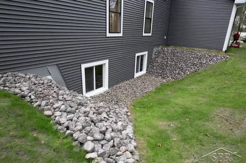 Exterior - 3555 E Douglas, Midland, MI 48642 photo 9 of 10