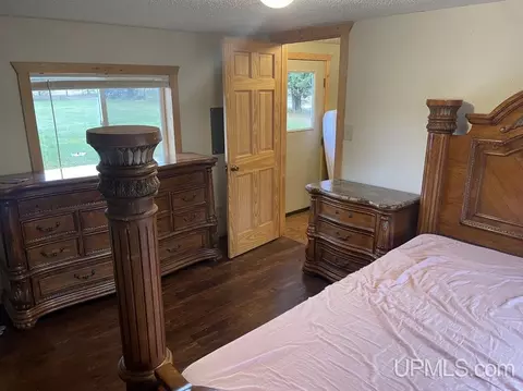1402 Kendall, Manistique, MI 49854