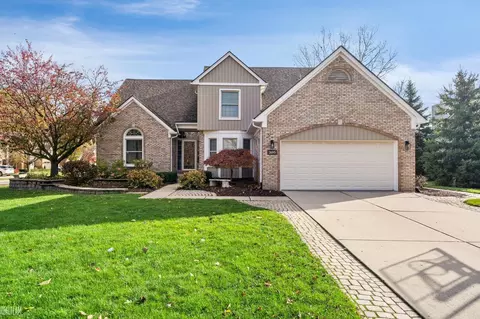 2695 Oak Vw, Rochester Hills, MI 48307
