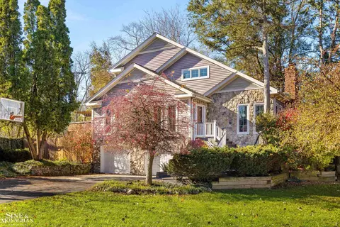 2071 Daintree, West Bloomfield, MI 48323