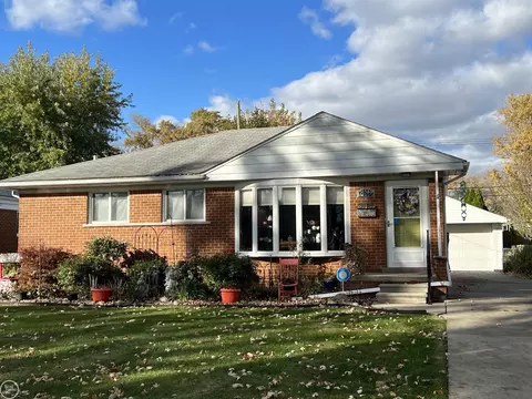 21549 Lakebreeze, Saint Clair Shores, MI 48082