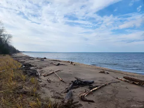 42551 Ten Mile Pt, Ontonagon, MI 49953