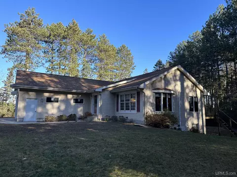 5047 17th Rd, Escanaba, MI 49829