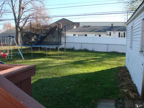 310 Bentley, Monroe, MI 48162 photo 21