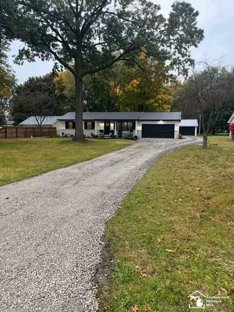 8275 Whiteford, Ottawa Lake, MI 49267