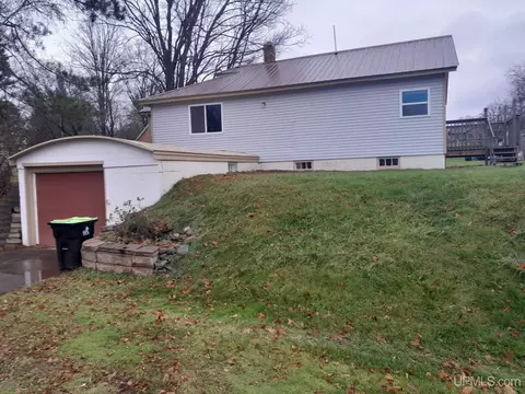 800 E Sturgeon, Iron River, MI 49935