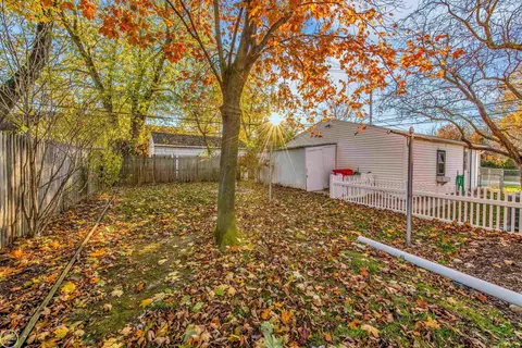 2079 Hampton Rd, Grosse Pointe Woods, MI 48236 photo 37