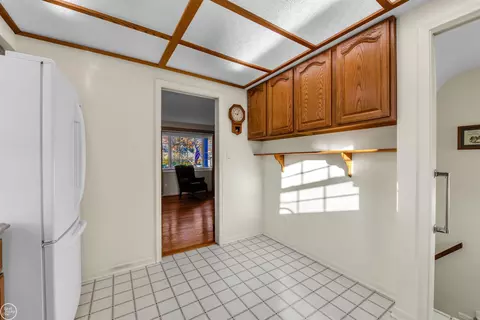 2079 Hampton Rd, Grosse Pointe Woods, MI 48236 photo 22