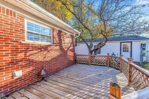 2079 Hampton Rd, Grosse Pointe Woods, MI 48236 photo 32