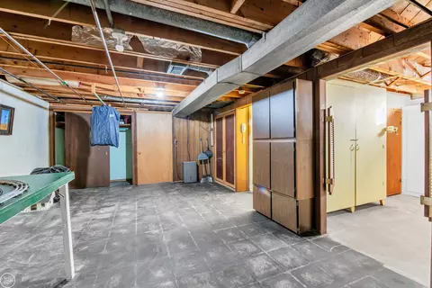 2079 Hampton Rd, Grosse Pointe Woods, MI 48236 photo 24