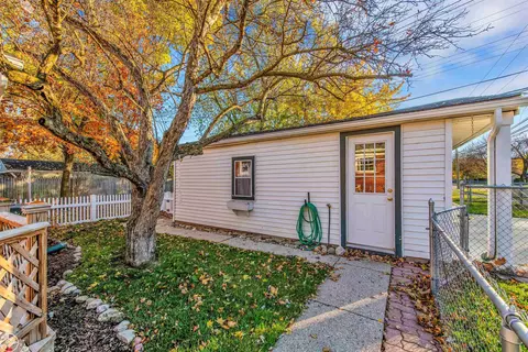 2079 Hampton Rd, Grosse Pointe Woods, MI 48236 photo 33