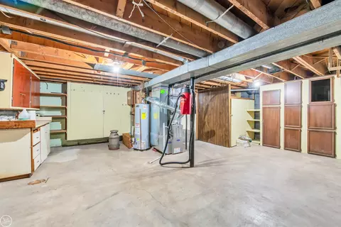 2079 Hampton Rd, Grosse Pointe Woods, MI 48236 photo 27