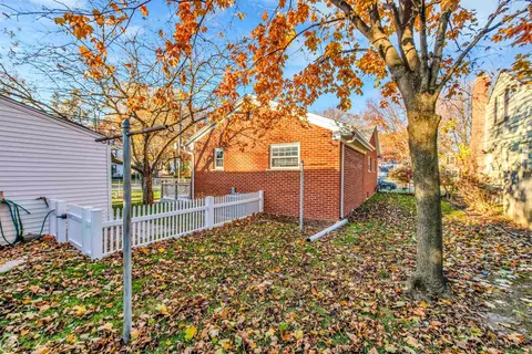 2079 Hampton Rd, Grosse Pointe Woods, MI 48236 photo 35
