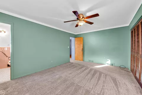 2079 Hampton Rd, Grosse Pointe Woods, MI 48236 photo 9