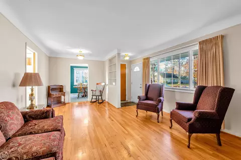 2079 Hampton Rd, Grosse Pointe Woods, MI 48236 photo 4