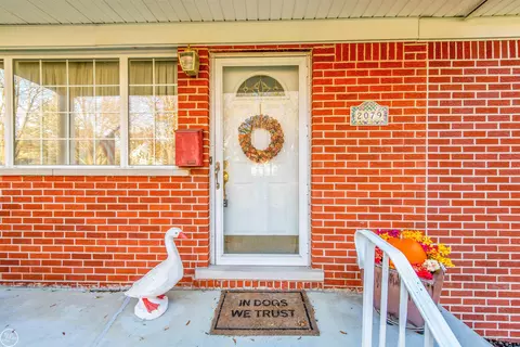 2079 Hampton Rd, Grosse Pointe Woods, MI 48236 photo 28