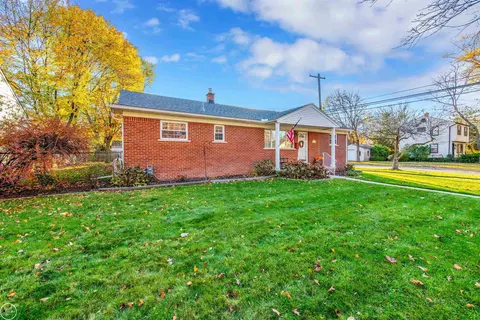 2079 Hampton Rd, Grosse Pointe Woods, MI 48236 photo 31