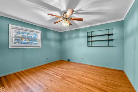 2079 Hampton Rd, Grosse Pointe Woods, MI 48236 photo 16