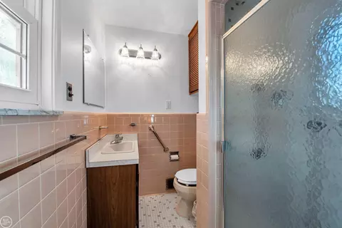 2079 Hampton Rd, Grosse Pointe Woods, MI 48236 photo 10