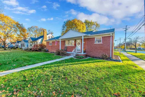 2079 Hampton Rd, Grosse Pointe Woods, MI 48236 photo 29