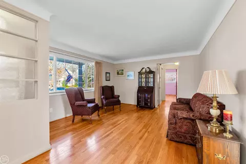 2079 Hampton Rd, Grosse Pointe Woods, MI 48236 photo 3