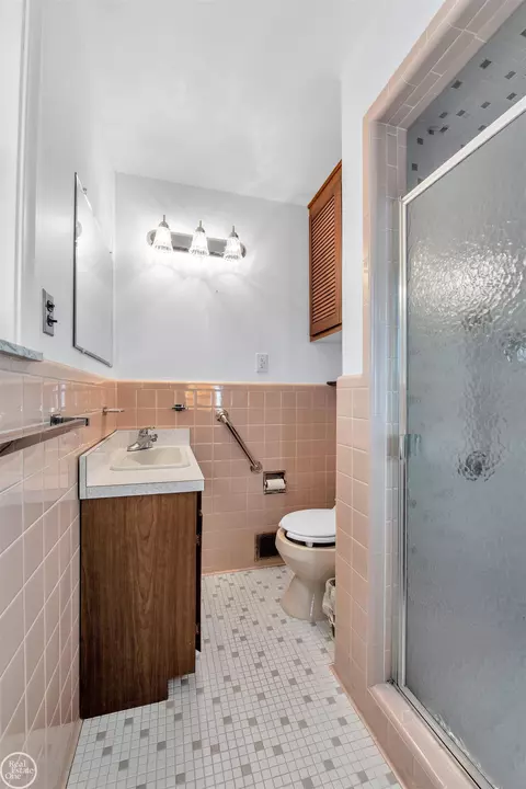 2079 Hampton Rd, Grosse Pointe Woods, MI 48236 photo 11