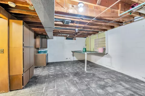 2079 Hampton Rd, Grosse Pointe Woods, MI 48236 photo 23