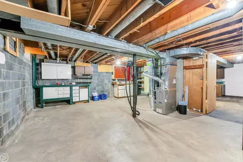 2079 Hampton Rd, Grosse Pointe Woods, MI 48236 photo 26