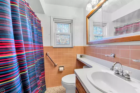 2079 Hampton Rd, Grosse Pointe Woods, MI 48236 photo 12