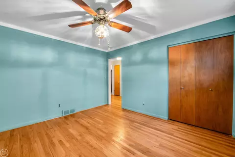 2079 Hampton Rd, Grosse Pointe Woods, MI 48236 photo 17