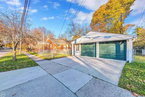 2079 Hampton Rd, Grosse Pointe Woods, MI 48236 photo 39