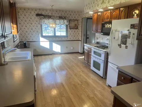 7252 Maplewood, Temperance, MI 48182 photo 15