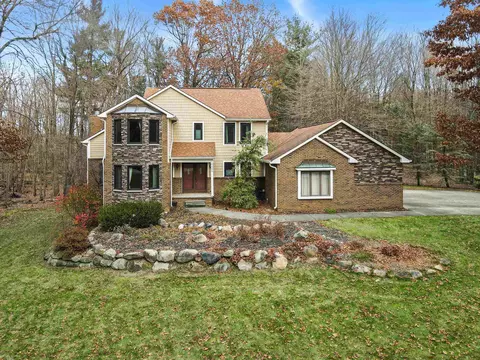 4448 Crystal Crk, Lake Orion, MI 48362