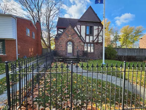 4957 Hillcrest, Grosse Pointe, MI 48236 photo 2