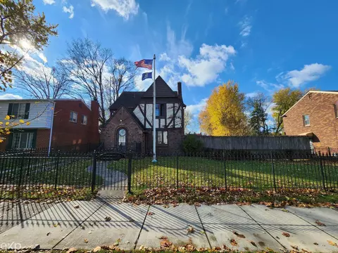 4957 Hillcrest, Grosse Pointe, MI 48236 photo 3