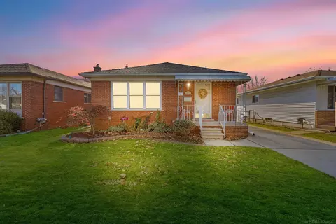 17060 Martin, Roseville, MI 48066
