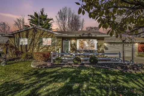 2070 Kingswood Dr, Flint, MI 48507