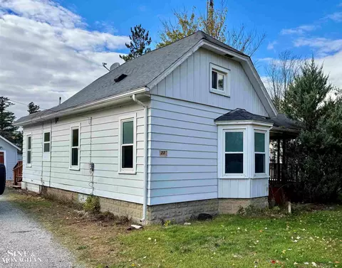 22 West, Croswell, MI 48422