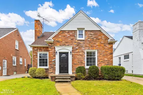424 Madison St, Grosse Pointe Farms, MI 48236
