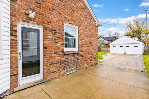424 Madison St, Grosse Pointe Farms, MI 48236 photo 22