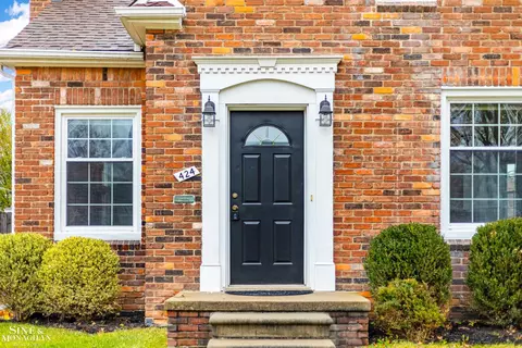 424 Madison St, Grosse Pointe Farms, MI 48236 photo 2