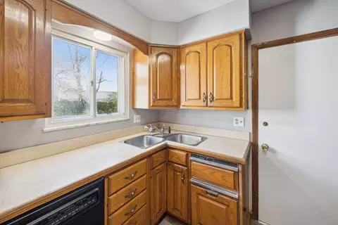 1001 Whitingham, Flint, MI 48503 photo 12