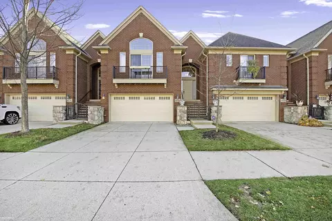 16762 Newbury, Macomb, MI 48044