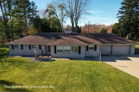 4025 N N Riv, Freeland, MI 48623